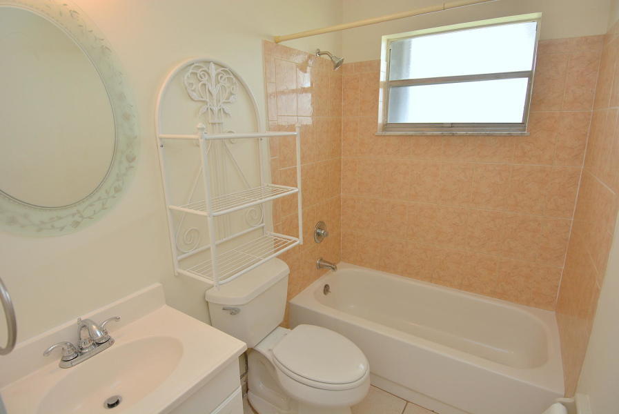 EASTRIDGE ESTATES - Residential Lease