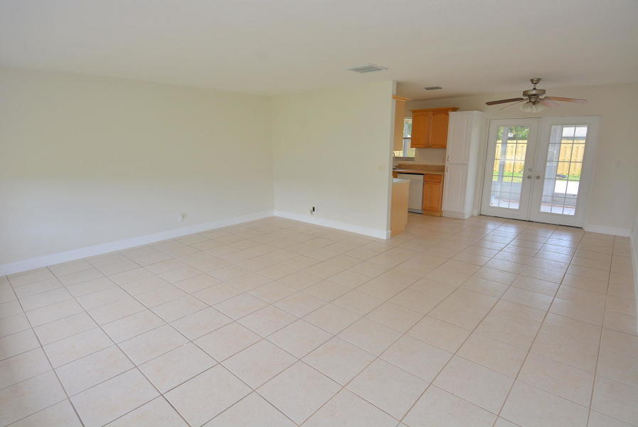 EASTRIDGE ESTATES - Residential Lease