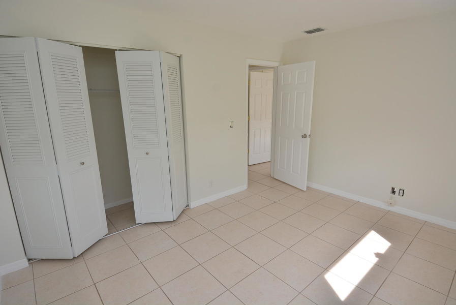 EASTRIDGE ESTATES - Residential Lease