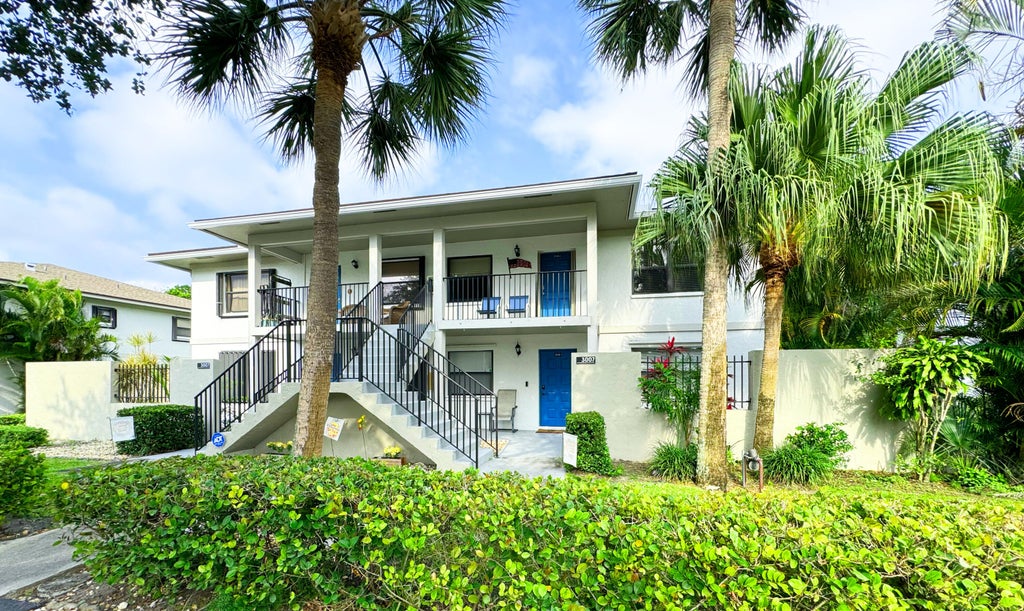 Photo of 3007 SW 21st Terrace, Delray Beach, FL 33445 (MLS # B26071627)