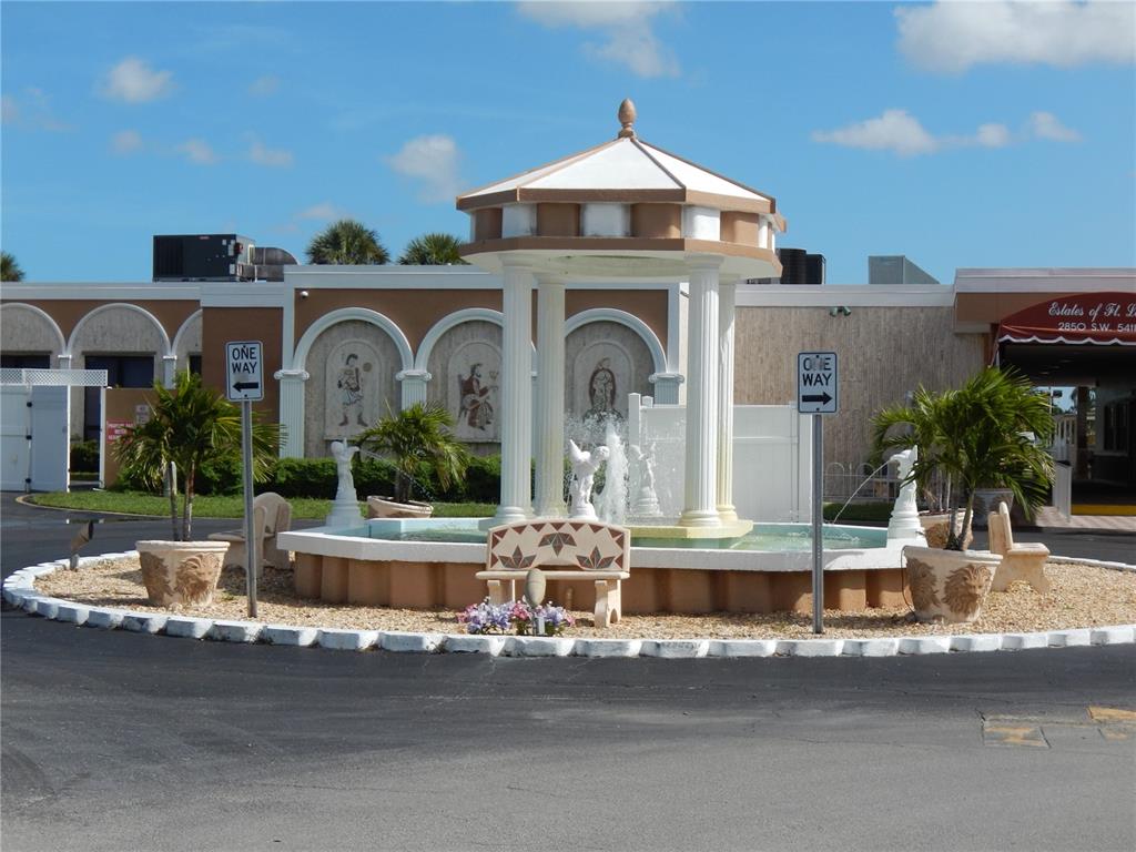 Ravenswood Estates & Mari - Residential