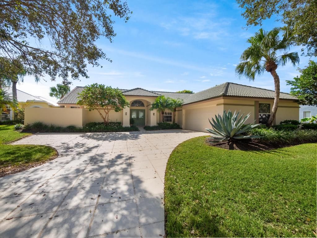 Photo of 6684 Breezeloch Court, Jupiter, FL 33458 (MLS # R10932597)