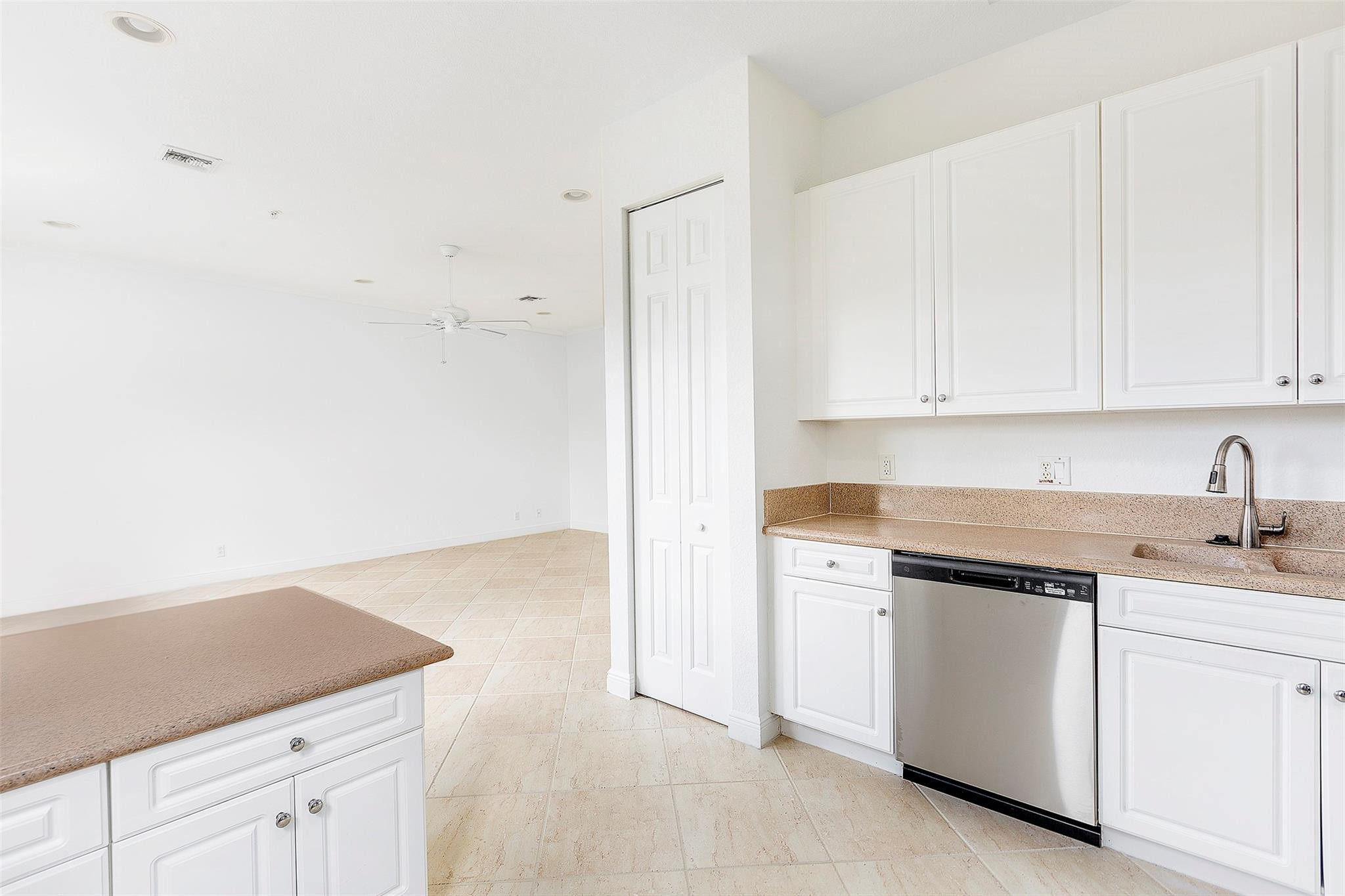 LAKESIDE VILLAGE OF DAVIE - Residential