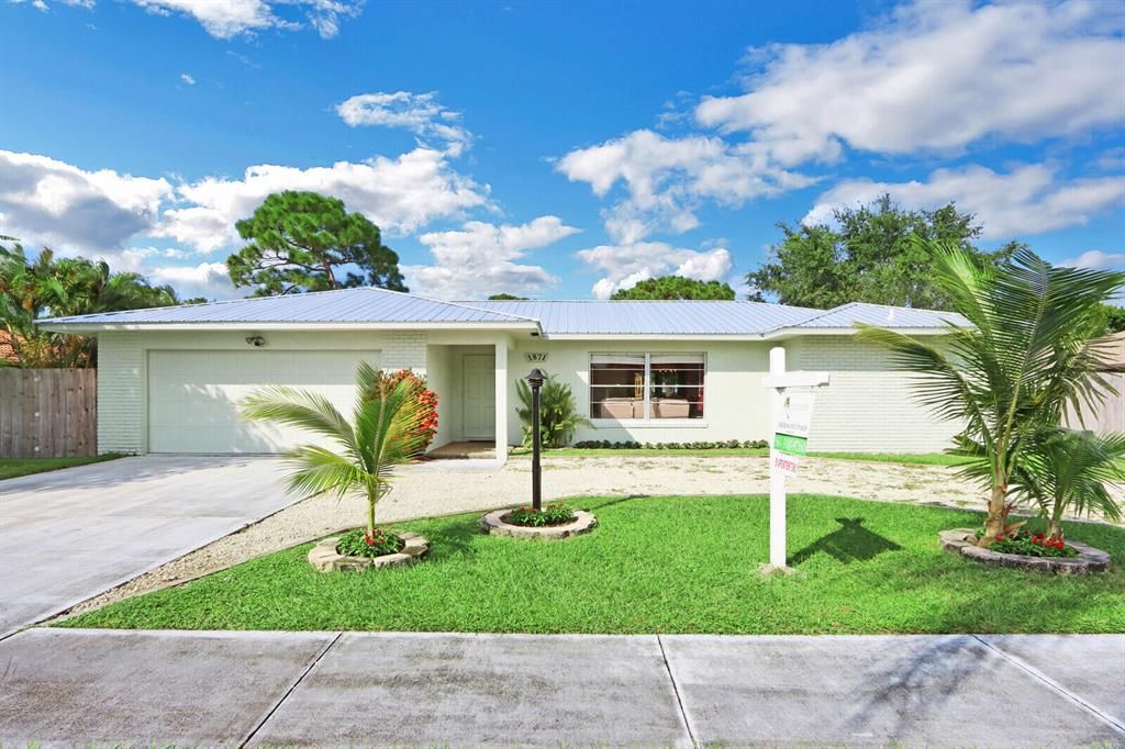 Photo of 1871 SE Boma Avenue, Port Saint Lucie, FL 34952 (MLS # R10754460)
