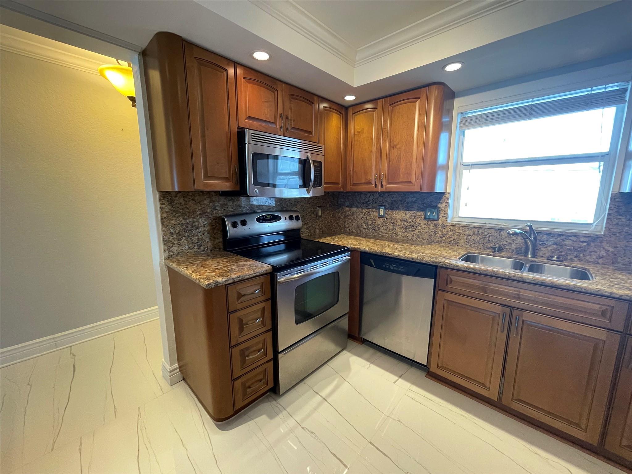 Hillsboro Island House Co - Residential Lease
