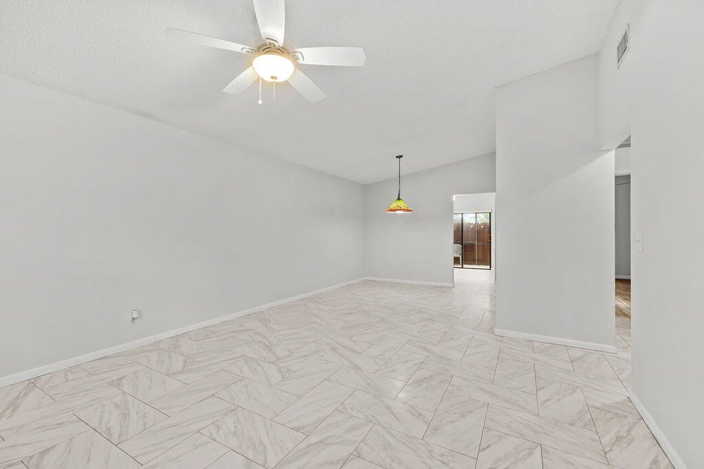 8019 SE Villa Circle