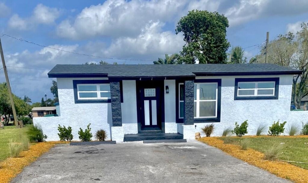 Photo of 415 SE 4th Street, South Bay, FL 33493 (MLS # R10927749)