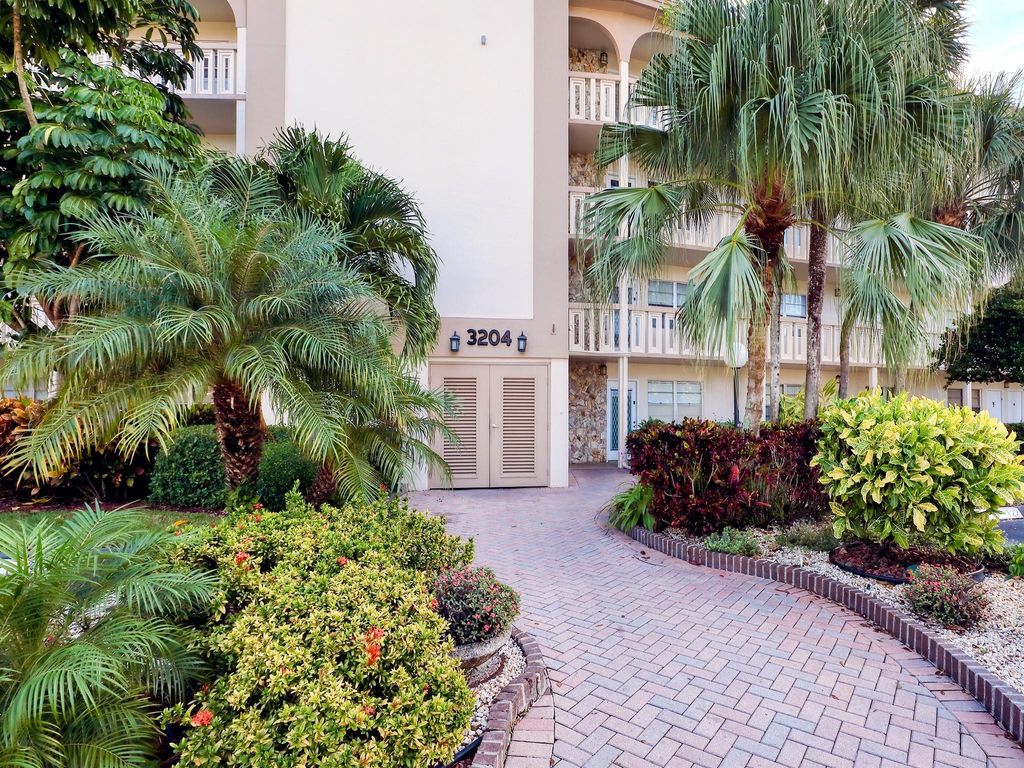 Photo of 3204 Portofino Pt #B2, Coconut Creek, FL 33066 (MLS # F10411738)