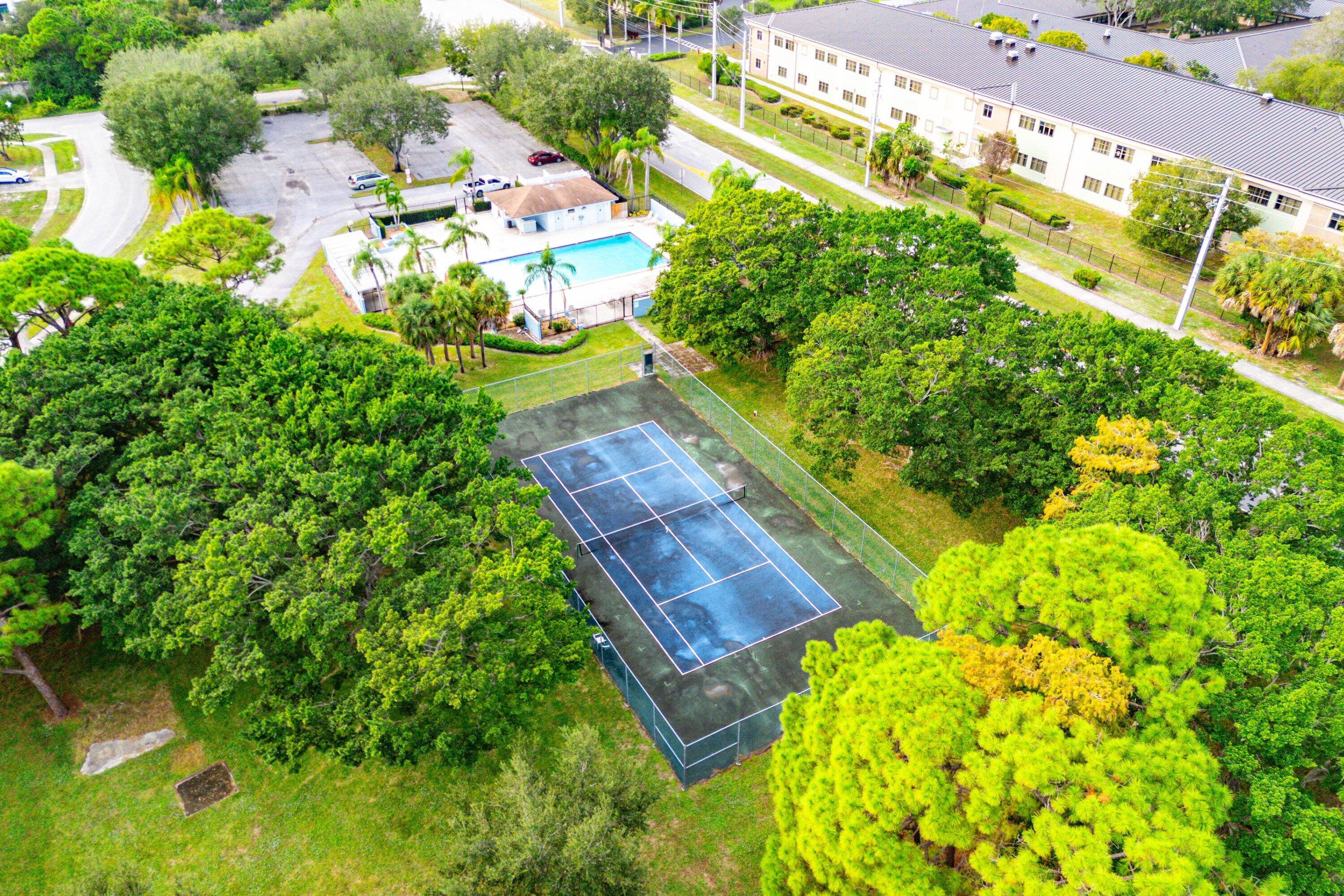 PALM CLUB WEST VILLAGE 2 - Residential