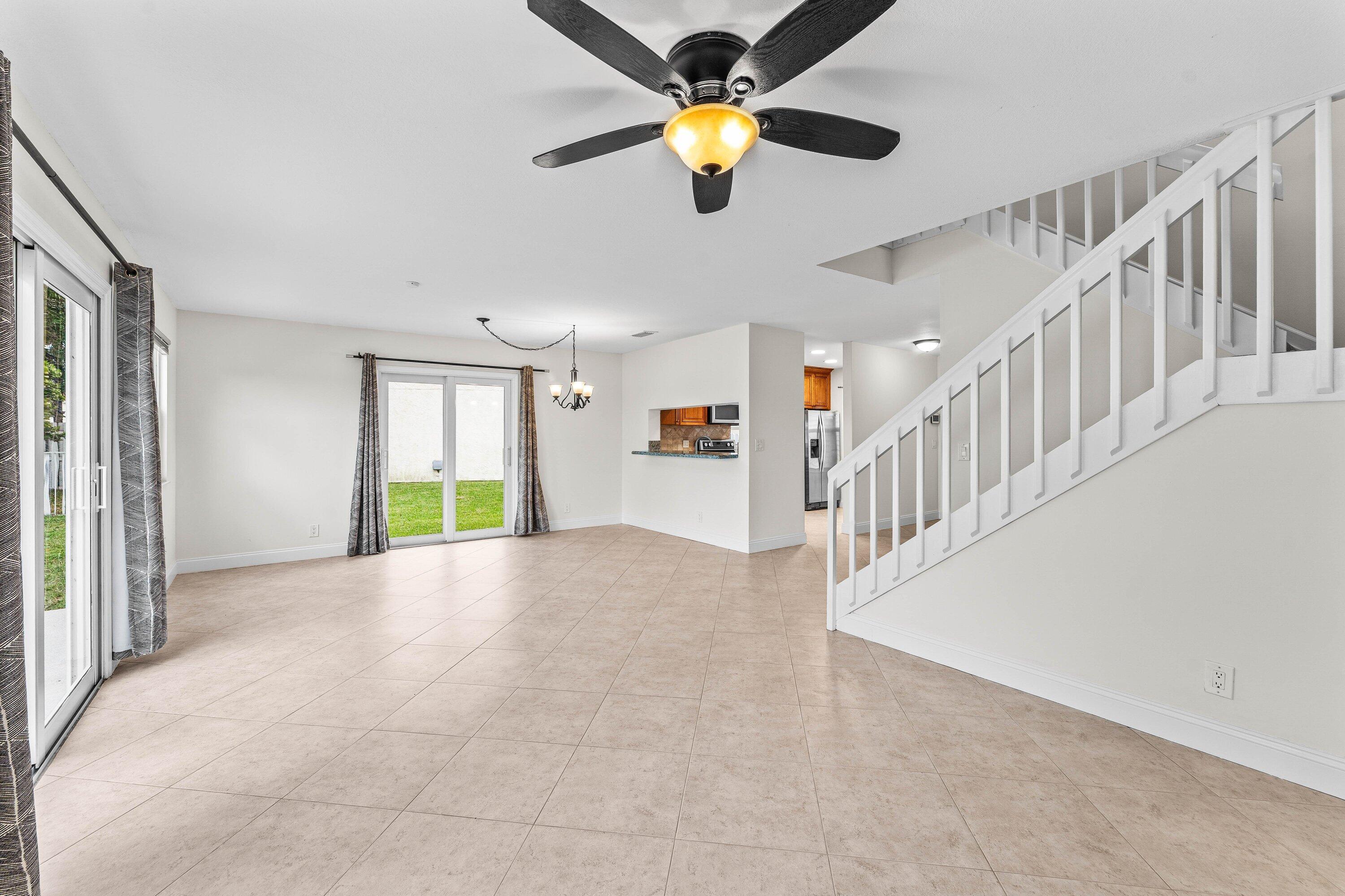 PALM CLUB WEST VILLAGE 2 - Residential