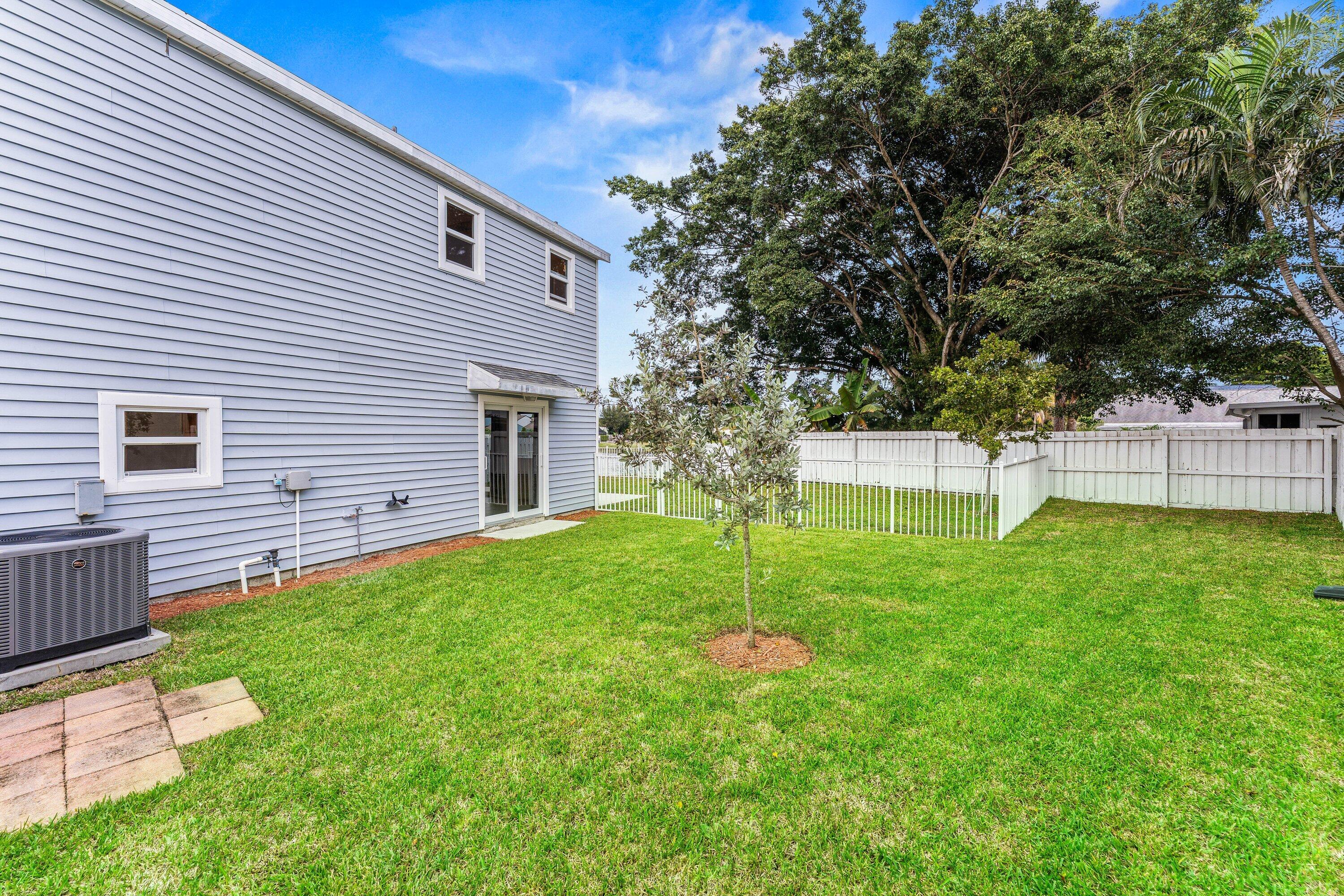 PALM CLUB WEST VILLAGE 2 - Residential