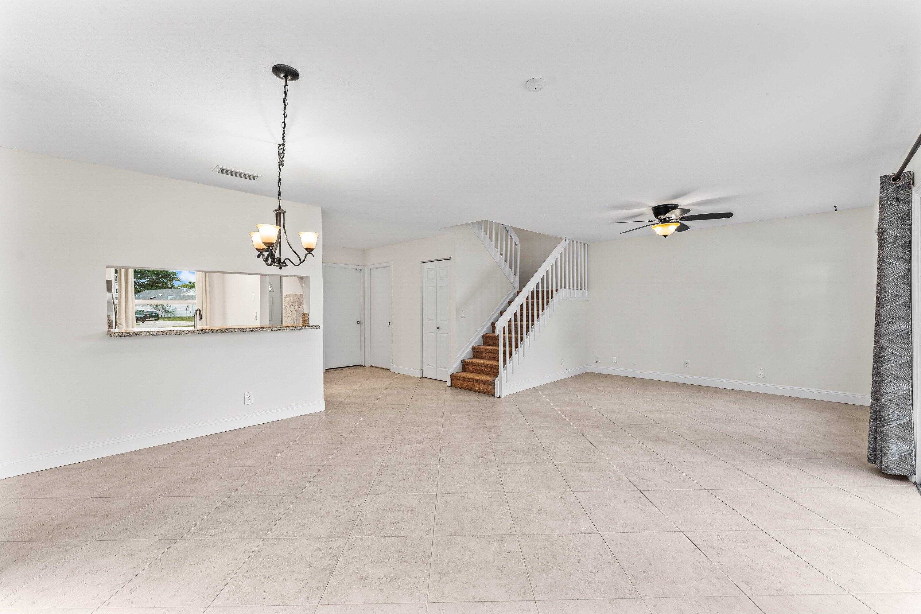 PALM CLUB WEST VILLAGE 2 - Residential