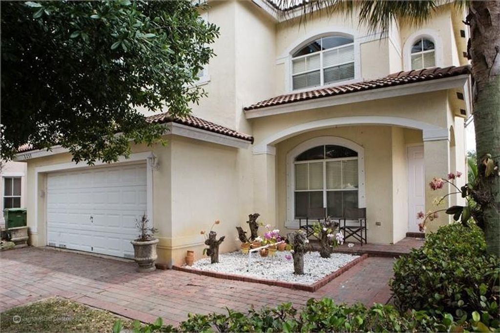 Photo of 2257 NW 77th Terrace, Pembroke Pines, FL 33024 (MLS # F10550520)