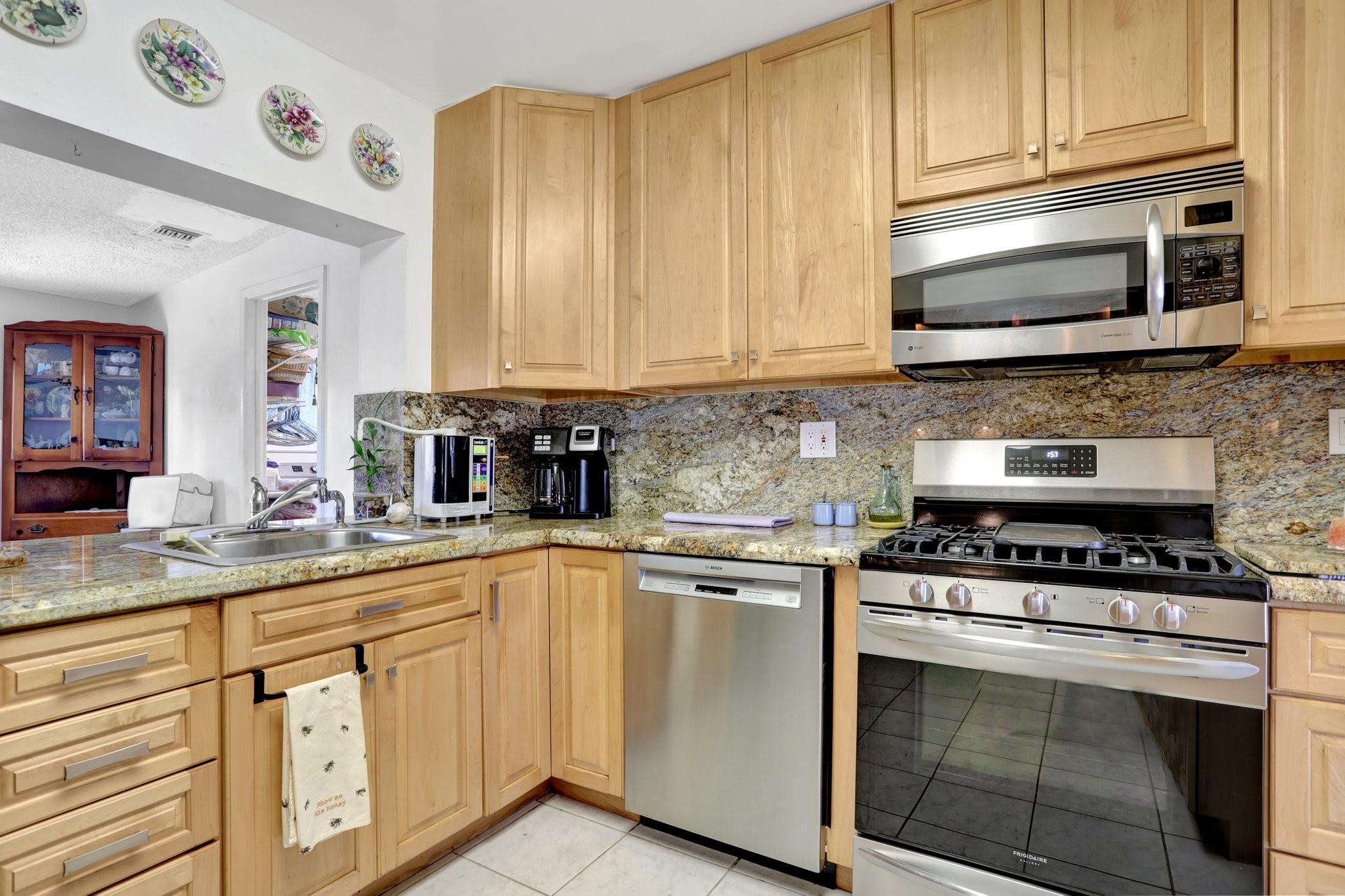 217 SW 9th Ct