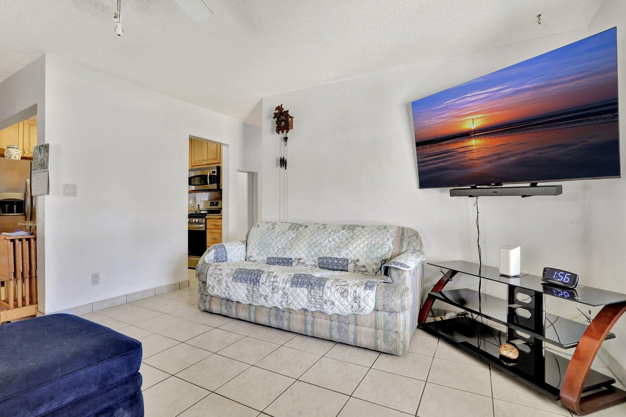 217 SW 9th Ct
