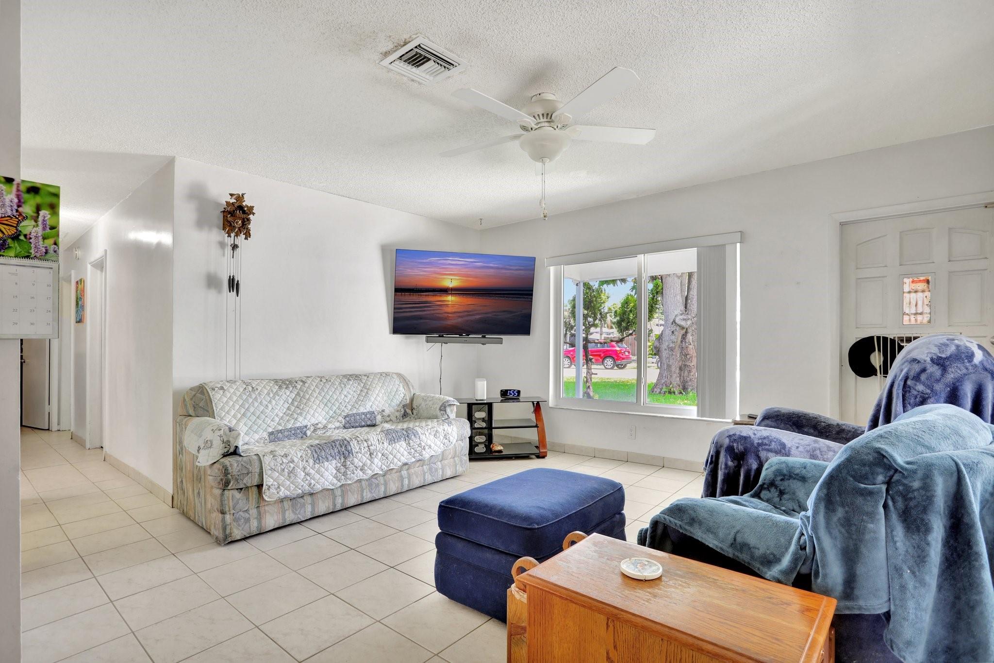 217 SW 9th Ct