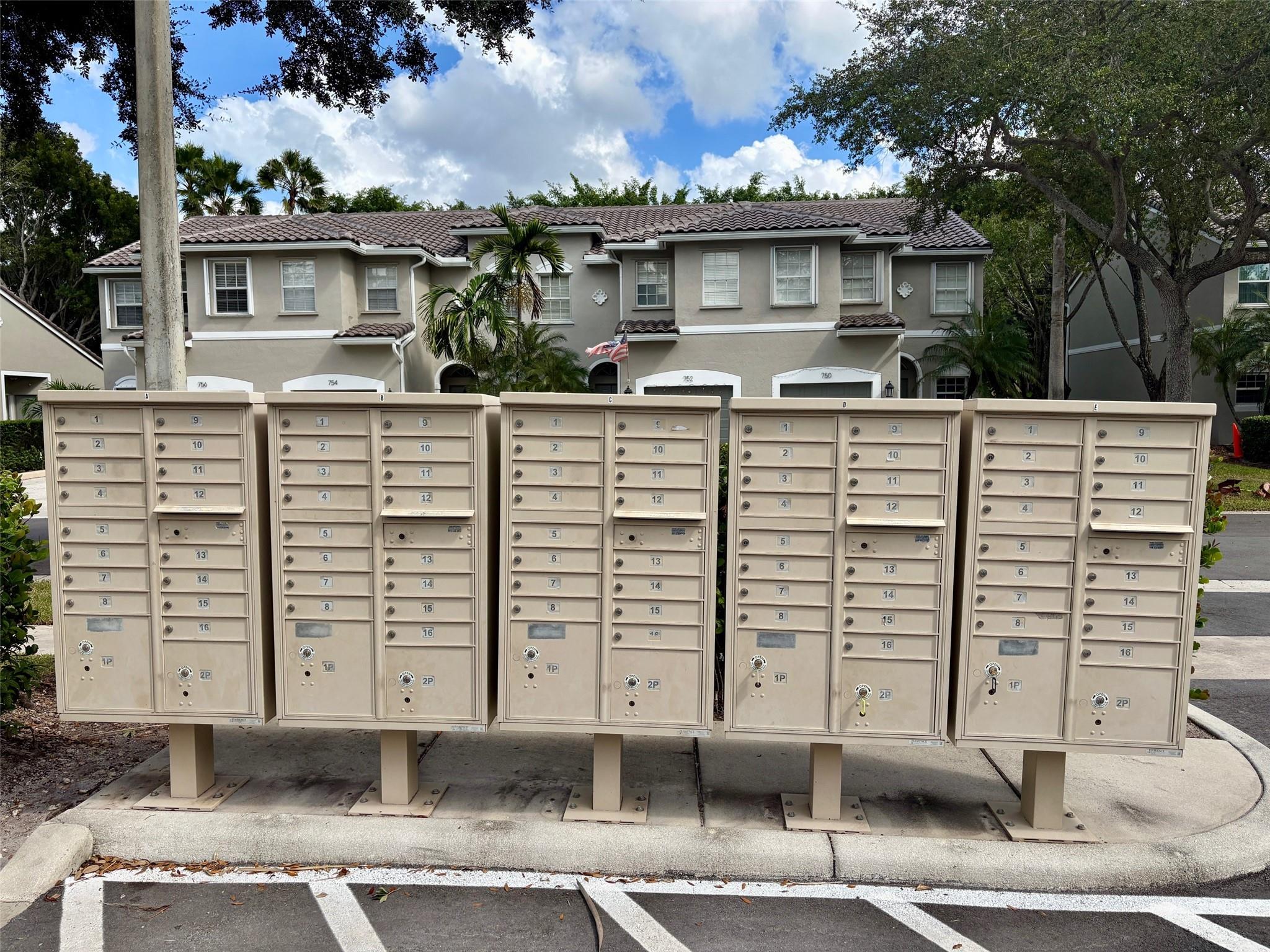 LAGO WEST - Residential