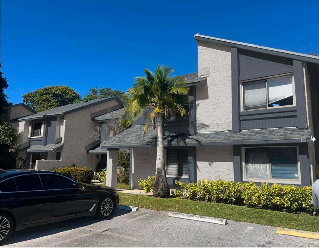 Photo of 124 Wimbledon Lake Drive, Plantation, FL 33324 (MLS # B26042528)