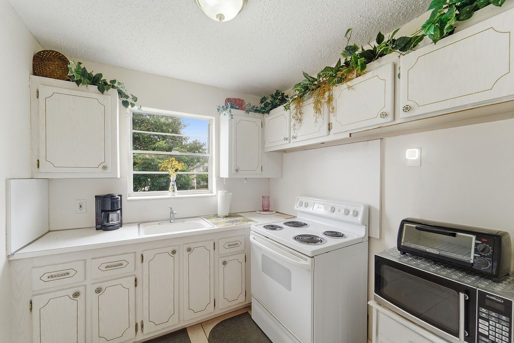 Photo of 80 Harwood H, Deerfield Beach, FL 33442 (MLS # B26017212)