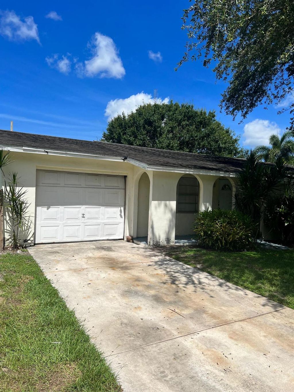 Photo of 2617 S 28th Street, Fort Pierce, FL 34981 (MLS # R11131836)