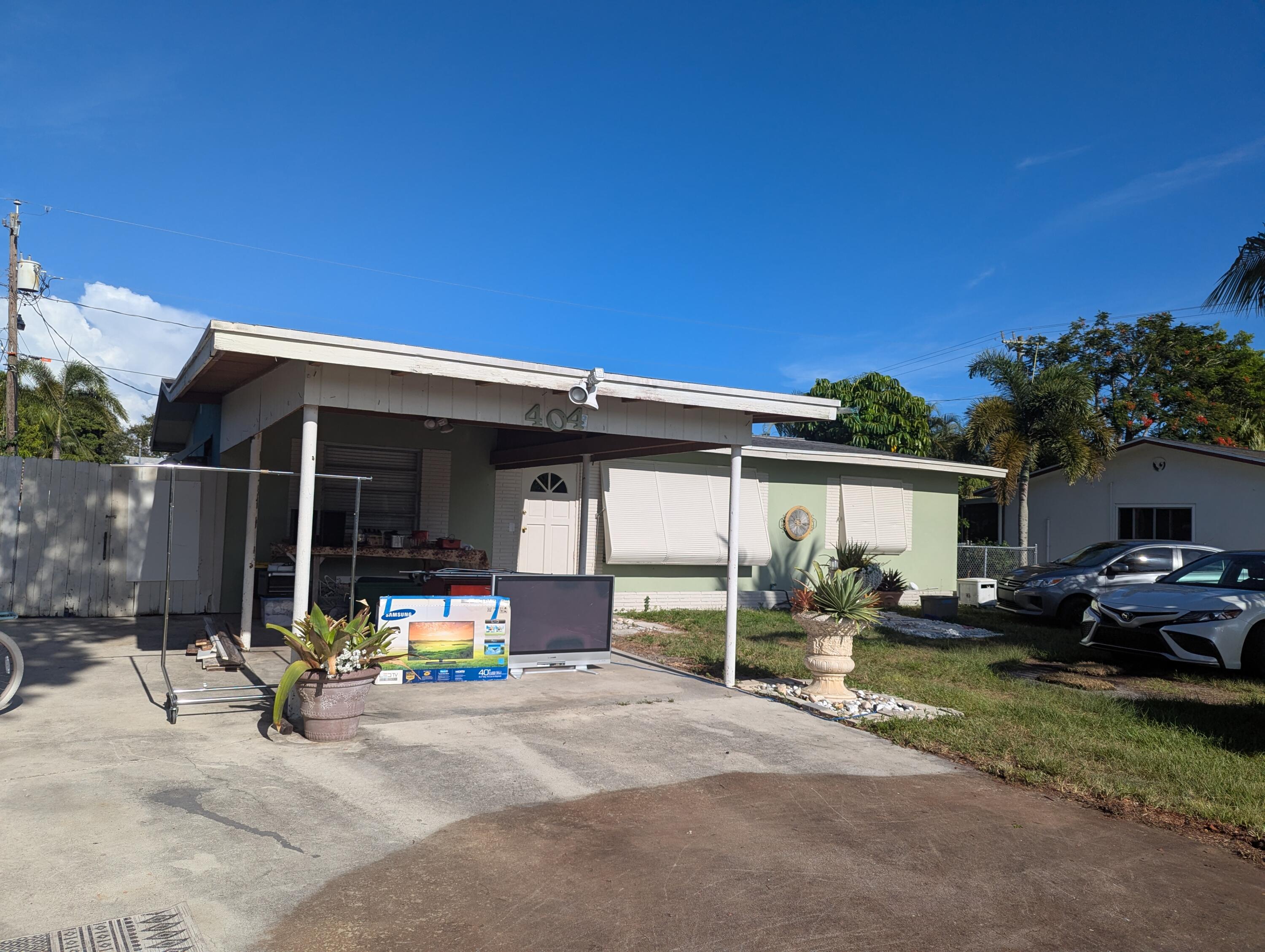 GREAT INVESTMENT! SINGLE FAMILY HOME WITH 3 BEDROOMS 2 BATHS AND CARPORT. A LARGE LOT AND FENCED BACKYARD. NO HOA CARPORT COULD BE CONVERTED TO A GARAGE
