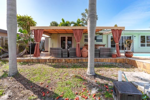 Tiny photo for 101 SE 14th Street, Pompano Beach, FL 33060 (MLS # B26022680)