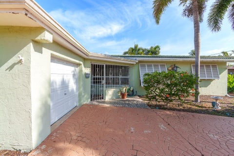 Tiny photo for 101 SE 14th Street, Pompano Beach, FL 33060 (MLS # B26022680)