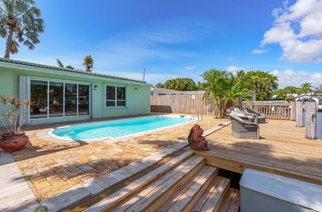 Photo of 101 SE 14th Street, Pompano Beach, FL 33060 (MLS # B26022680)