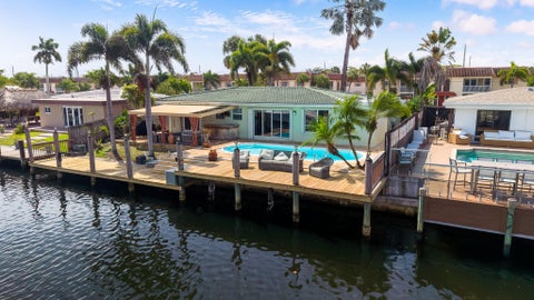 Tiny photo for 101 SE 14th Street, Pompano Beach, FL 33060 (MLS # B26022680)