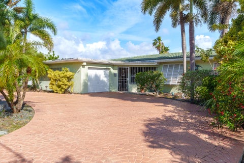 Tiny photo for 101 SE 14th Street, Pompano Beach, FL 33060 (MLS # B26022680)