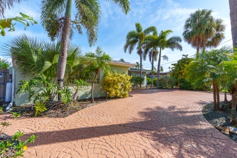 Tiny photo for 101 SE 14th Street, Pompano Beach, FL 33060 (MLS # B26022680)