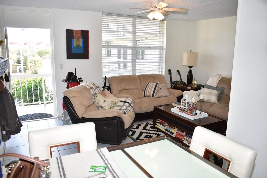 Photo of 1131 SE 4th Street #3060, Boynton Beach, FL 33435 (MLS # R11149688)