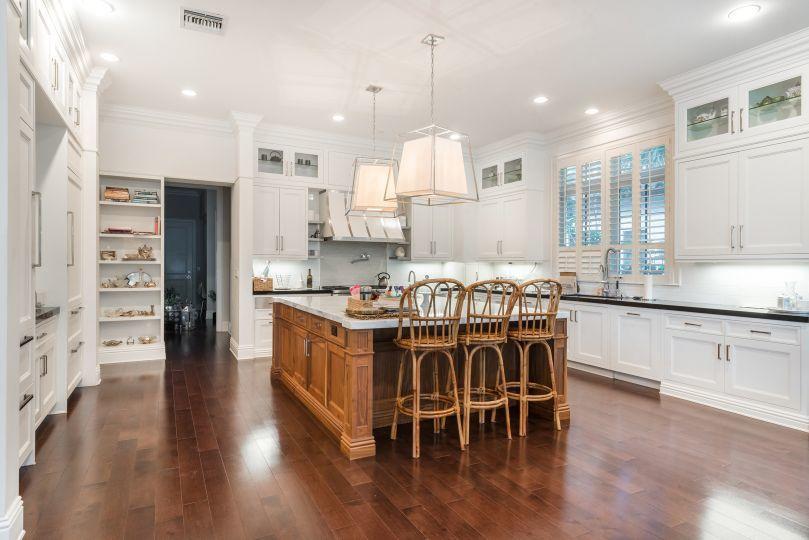 ROYAL PALM YACHT & COUNTRY CLUB - Residential