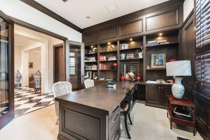 ROYAL PALM YACHT & COUNTRY CLUB - Residential