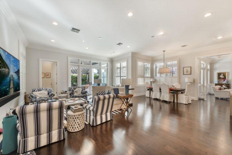 ROYAL PALM YACHT & COUNTRY CLUB - Residential