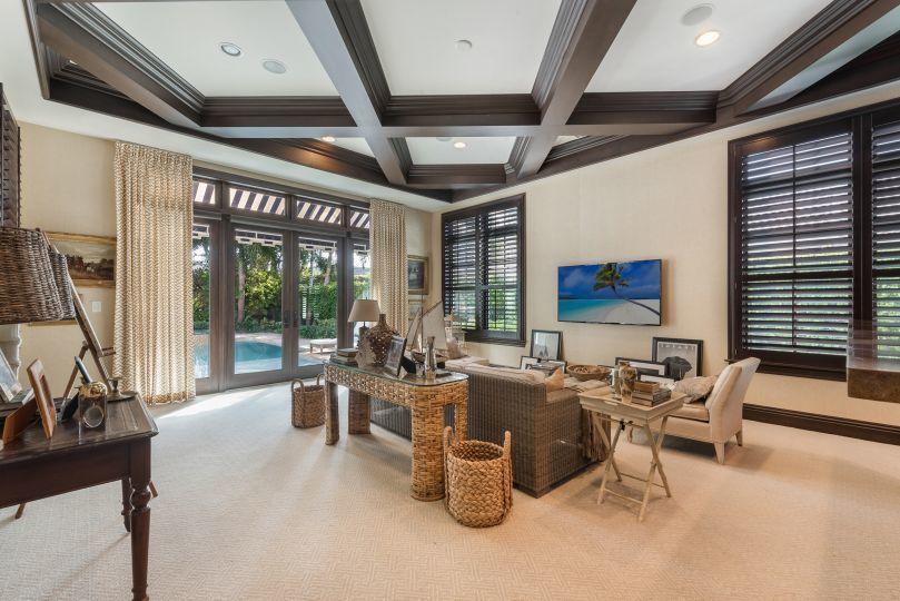 ROYAL PALM YACHT & COUNTRY CLUB - Residential