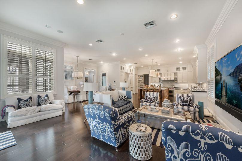 ROYAL PALM YACHT & COUNTRY CLUB - Residential