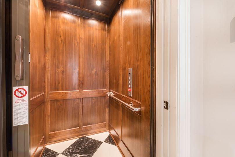 ROYAL PALM YACHT & COUNTRY CLUB - Residential