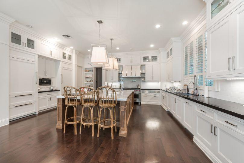 ROYAL PALM YACHT & COUNTRY CLUB - Residential