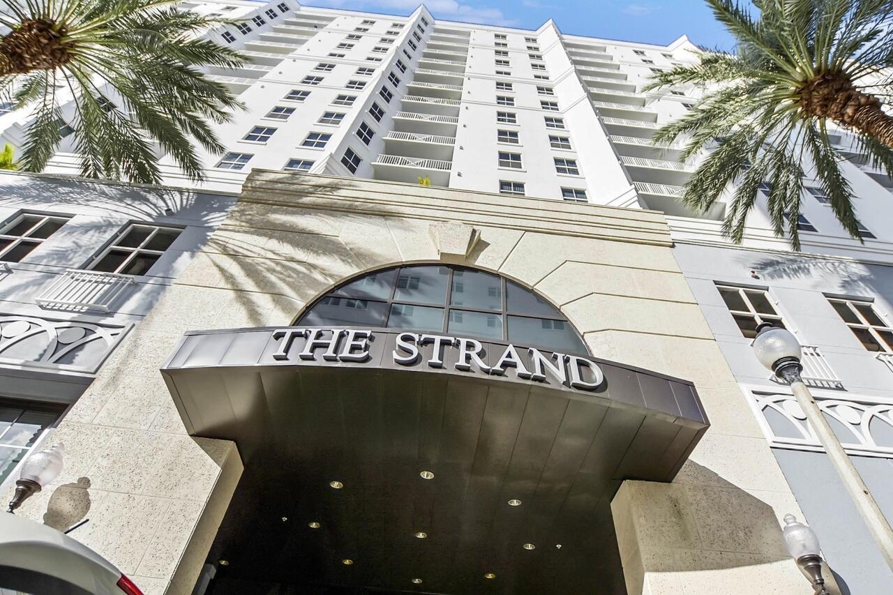BEST LOCATON ON THE DOWNTOWN WEST PALM BEACH WATER FRONT. 24 HOUR FRONT DESK SECURITY. THIS EAST FACING APARTMENT HAS BEAUTIFUL WATERFRONT VIEWS. AVAILABE FOR ANNUAL RENT COMPLETELY TURNKEY.