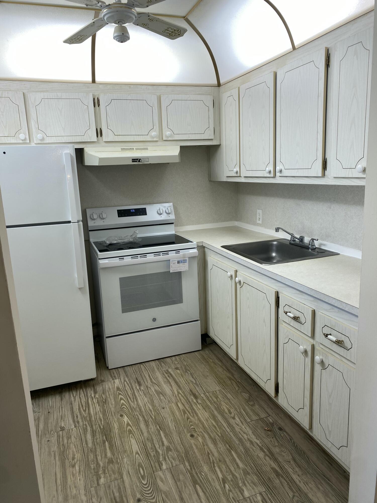 FANSHAW AT CENTURY VILLAGE CONDO - Residential