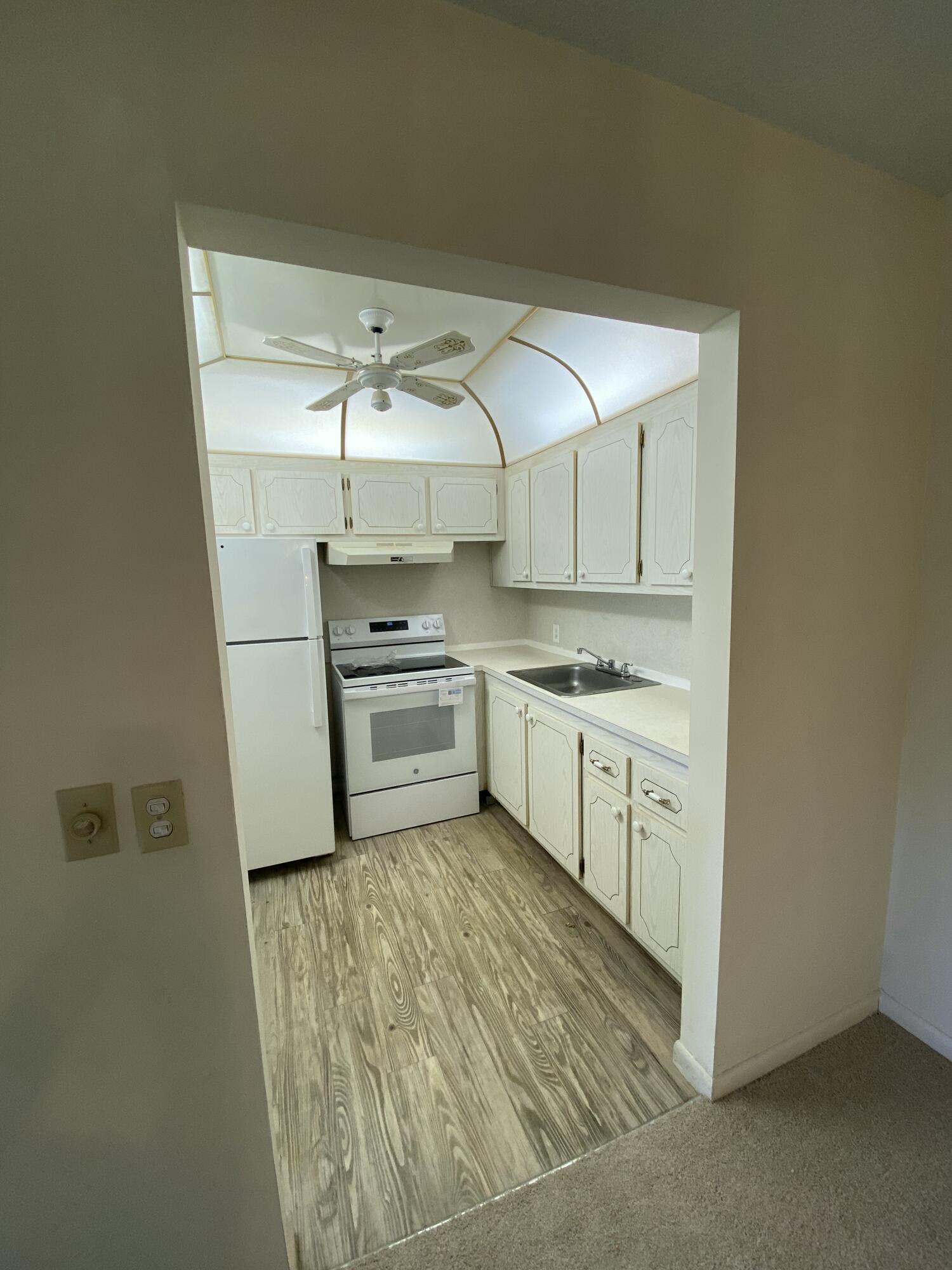 FANSHAW AT CENTURY VILLAGE CONDO - Residential