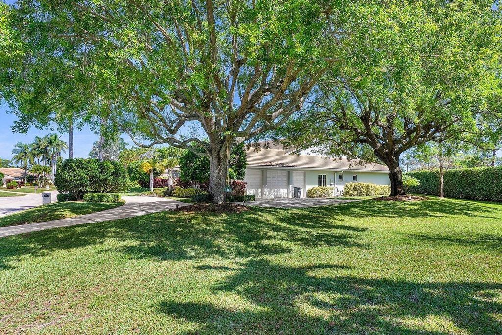 Photo of 570 N Country Club Drive, Atlantis, FL 33462 (MLS # R10968641)