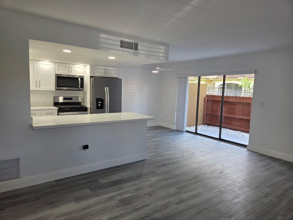Photo of 2917 W Missionwood Lane #C-II, Miramar, FL 33025 (MLS # F10528783)