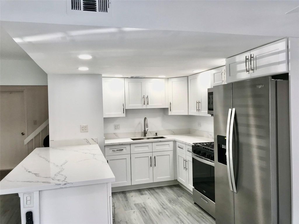 Photo of 2917 W Missionwood Lane #C-II, Miramar, FL 33025 (MLS # F10528783)