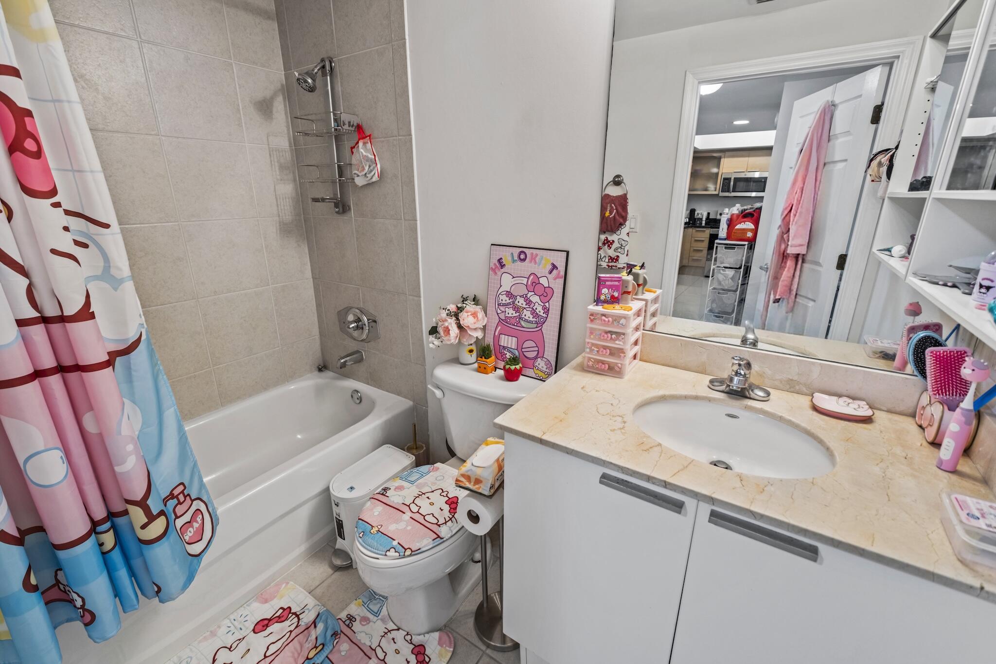 HOLLYWOOD STATION RES CONDO - Residential