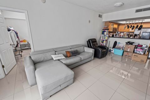 Tiny photo for 140 S Dixie Highway #512, Hollywood, FL 33020 (MLS # B26013006)