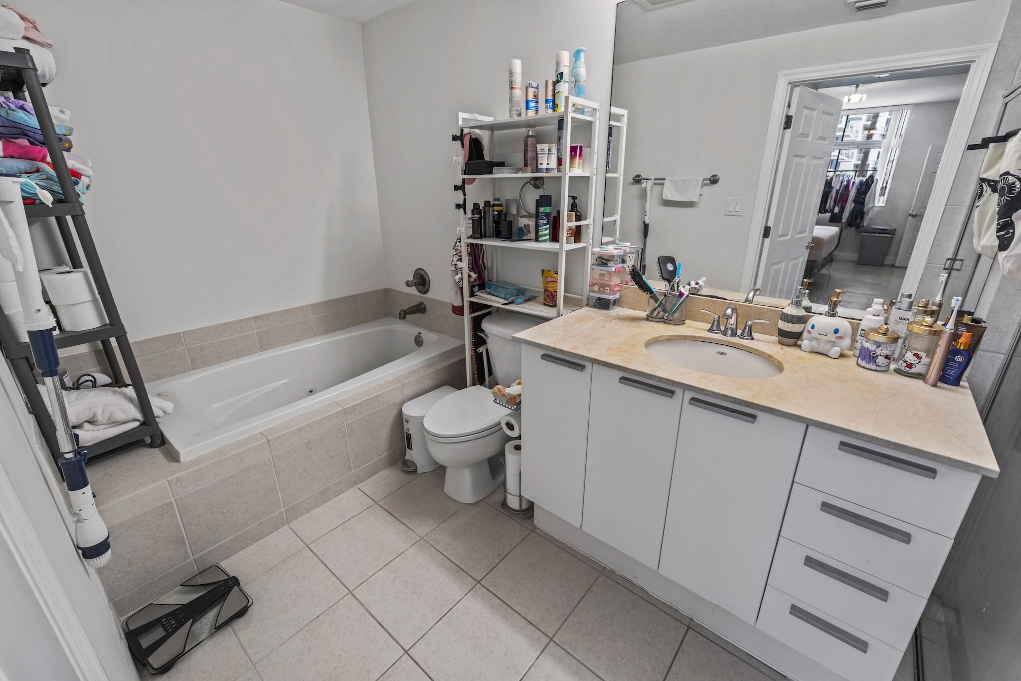 HOLLYWOOD STATION RES CONDO - Residential