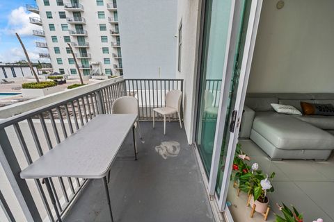 Tiny photo for 140 S Dixie Highway #512, Hollywood, FL 33020 (MLS # B26013006)