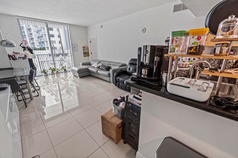 Tiny photo for 140 S Dixie Highway #512, Hollywood, FL 33020 (MLS # B26013006)